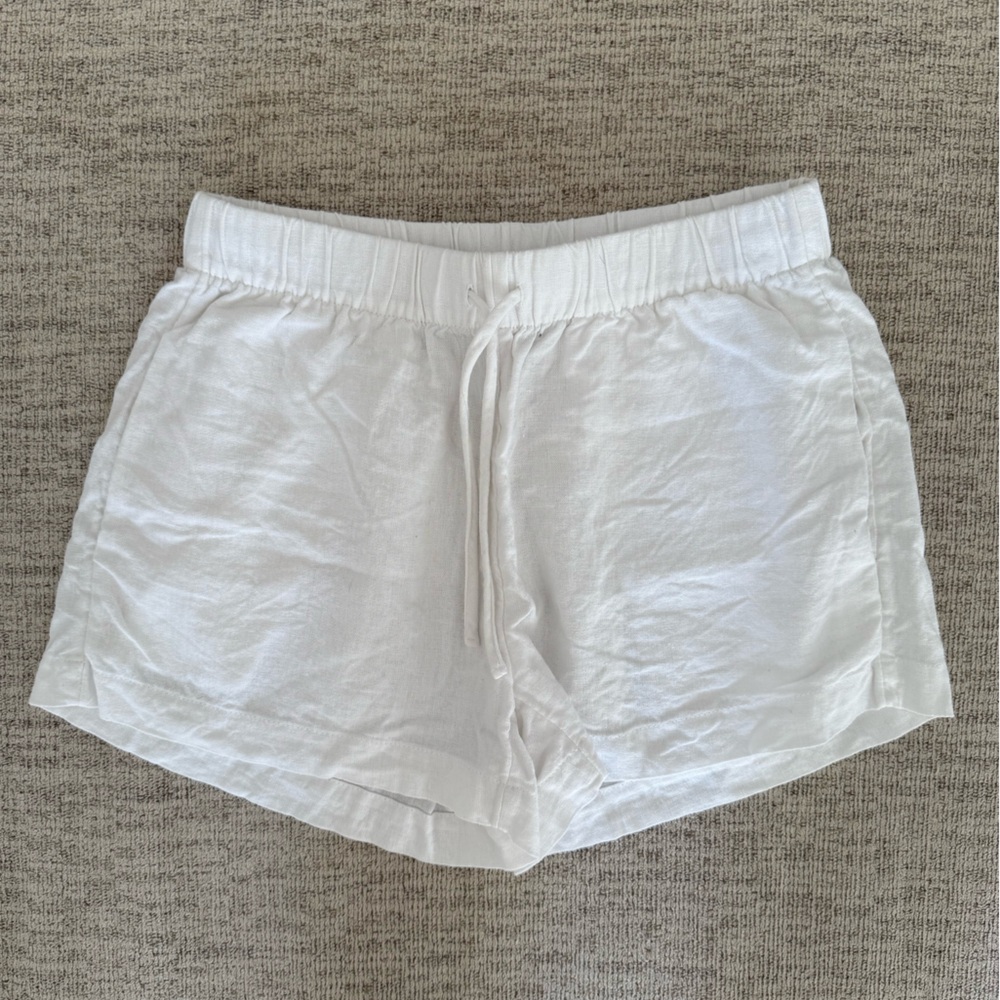 Aritzia Babaton White Linen Shorts